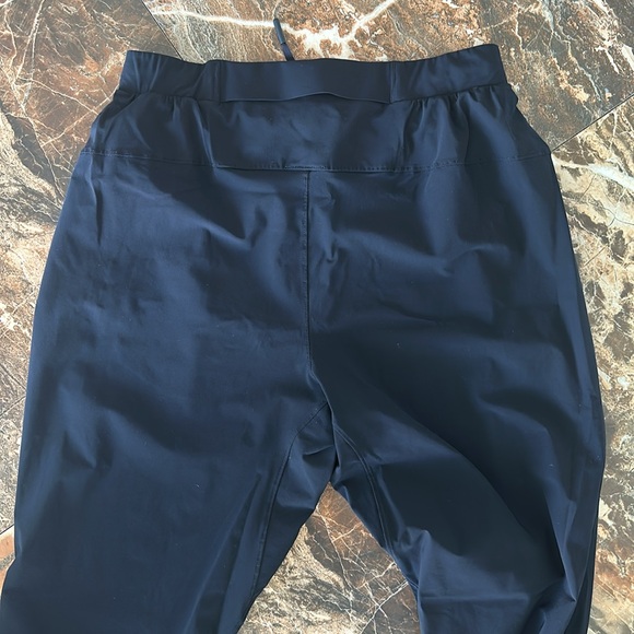 LULU LEMON JOGGERS - Picture 4 of 5